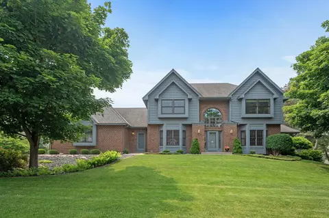 8283 Emerald Ln, Woodbury, MN 55125