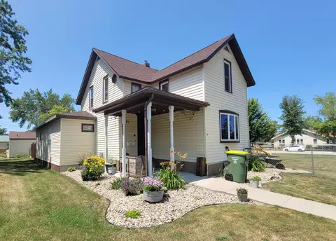 206 7th Ave SE, Pipestone, MN 56164