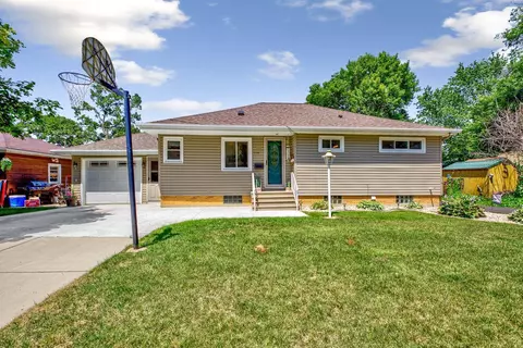 216 W 11th St, Fairmont, MN 56031