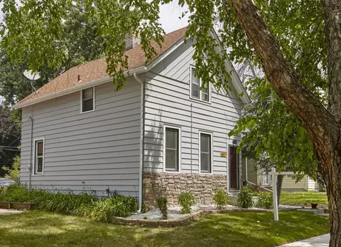 857 Hawthorne Ave E, Saint Paul, MN 55106