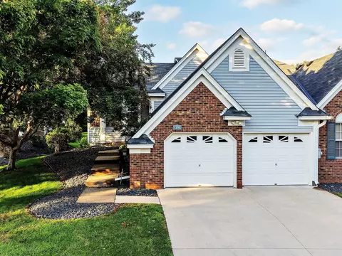 1235 Pond View Ln, White Bear Township, MN 55110