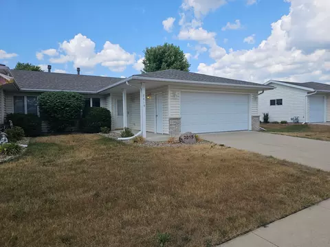 2015 Pinewood Rd SE, Rochester, MN 55904