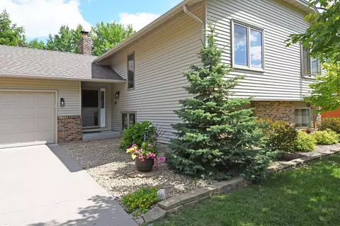 11240 40th Ave N, Plymouth, MN 55441