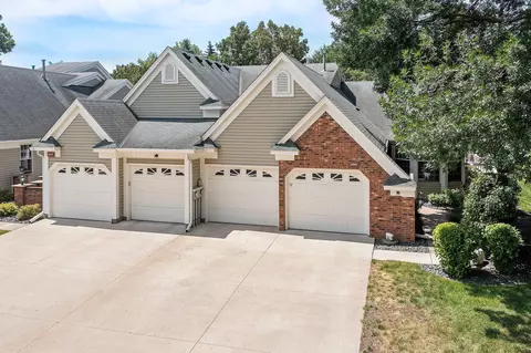 1194 Pond View Ln, White Bear Township, MN 55110