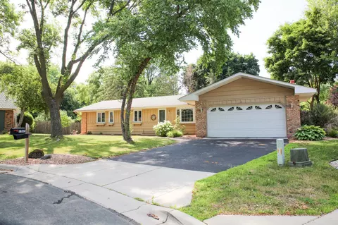1505 E 131st St, Burnsville, MN 55337