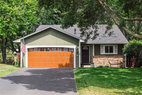 1716 Rio Loma Ln, Burnsville, MN 55337