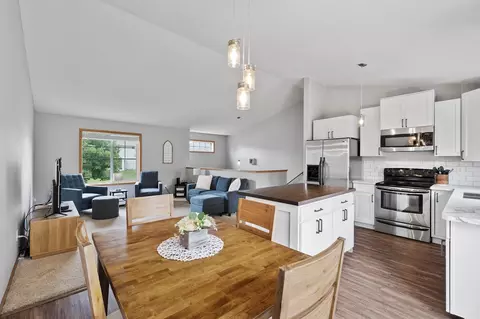 21408 Hytrail Cir, Lakeville, MN 55044