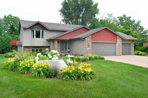 7822 Davidson Ct, Inver Grove Heights, MN 55076