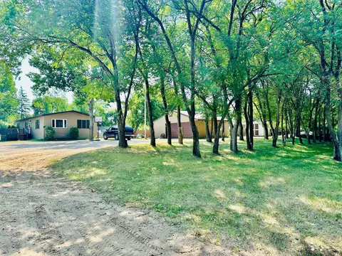 19477 59th St NE, New London, MN 56273