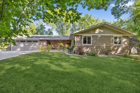 925 Sumac Ln, Glencoe, MN 55336