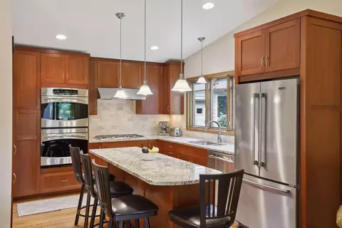 9975 Alabama Rd, Bloomington, MN 55438