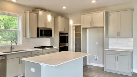 1663 Oak Creek Dr, Chaska, MN 55318 photo 3