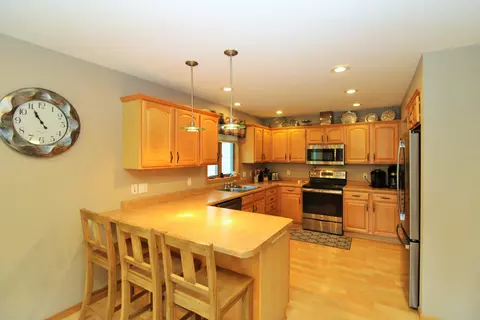 901 Cottonwood Dr NE, Willmar, MN 56201