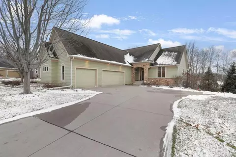 46 Osprey Ct, North Oaks, MN 55127