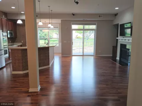 1256 Co Rd D #105, Maplewood, MN 55109