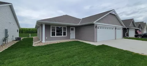 518 Southfork Cir SE, Hutchinson, MN 55350