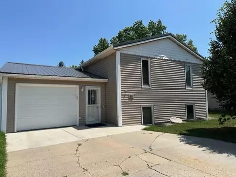 532 River Bluff Dr, Windom, MN 56101