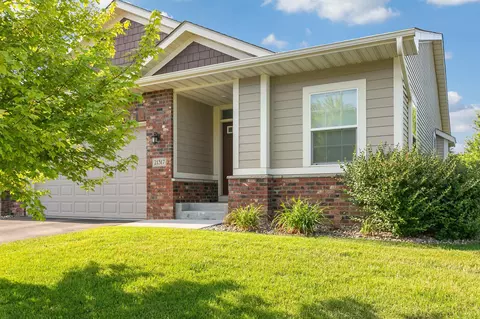 21317 Hytrail Cir, Lakeville, MN 55044