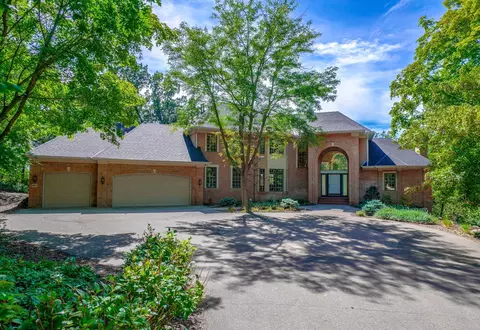 2 Black Oak Rd, North Oaks, MN 55127