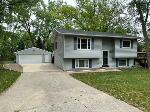 408 40th Avenue Ln NW, Rochester, MN 55901