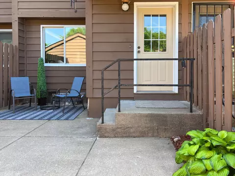 2456 Crestwood Dr, North Saint Paul, MN 55109