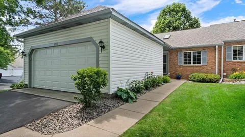 2711 Lake Court Cir, Mounds View, MN 55112