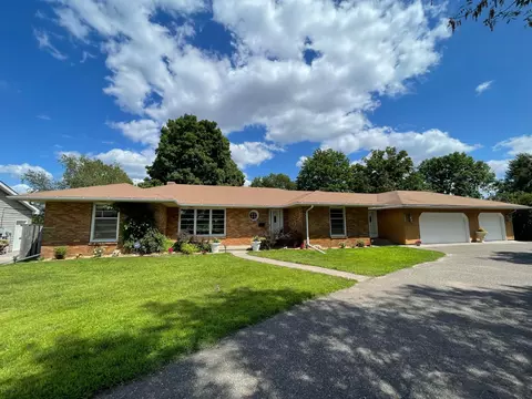 5520 Twin Lake Ter N, Crystal, MN 55429