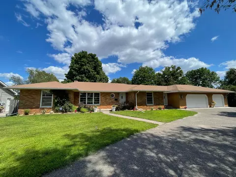 5520 Twin Lake Ter N, Crystal, MN 55429