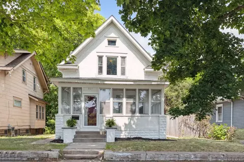 927 Saint Anthony Ave, Saint Paul, MN 55104