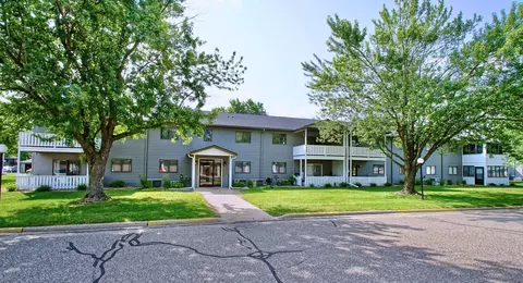 3050 Riverwood Dr #121, Hastings, MN 55033