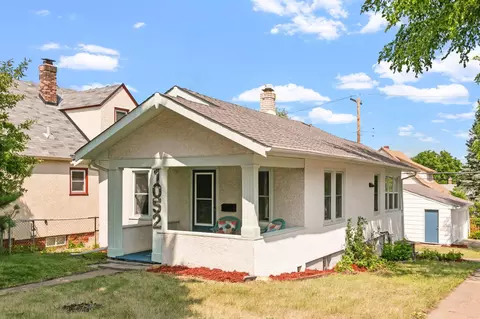 1052 Earl St, Saint Paul, MN 55106