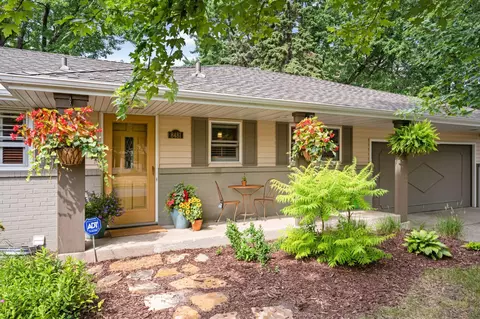 8481 Meadow Lake Rd N, New Hope, MN 55428
