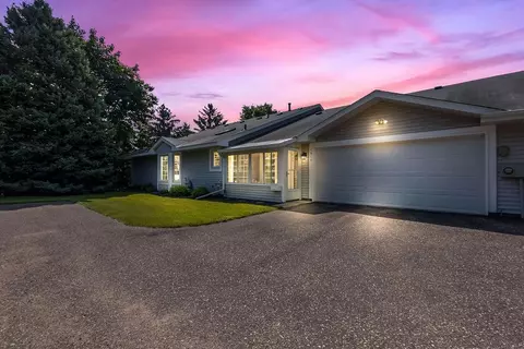 1315 Hilo Ave N, Oakdale, MN 55128