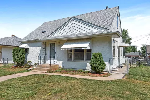 1593 Iowa Ave E, Saint Paul, MN 55106