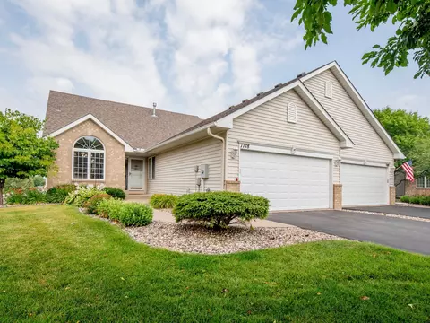 7778 Hill Pt, Woodbury, MN 55125