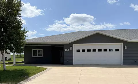 400 Riverbluff Dr, Windom, MN 56101
