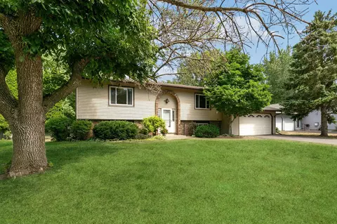 3502 Rolling View Ct, White Bear Lake, MN 55110