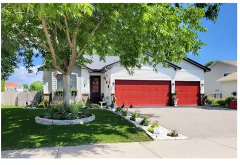 306 Glenwood St SW, Isanti, MN 55040