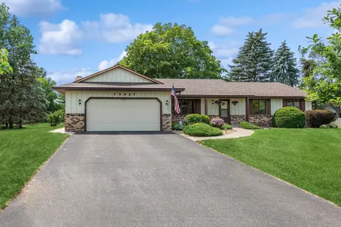 15681 Heywood Ct, Apple Valley, MN 55124
