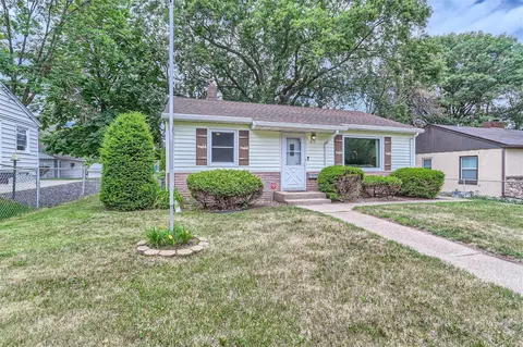 875 Mcknight Rd N, Saint Paul, MN 55119