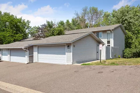 6625 Gretchen Ln N, Oakdale, MN 55128