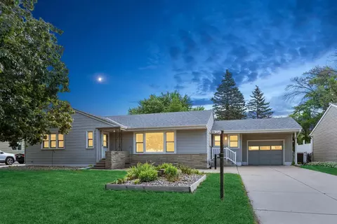 20670 Holiday Ave, Lakeville, MN 55044
