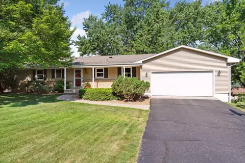 1520 Circle Dr, Burnsville, MN 55337