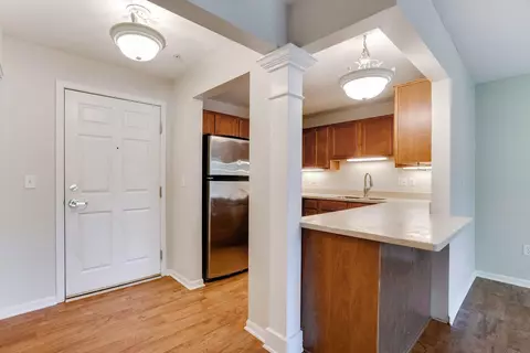 1350 Douglas Dr N #205, Golden Valley, MN 55422