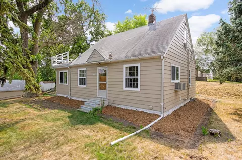 537 Hazelwood St, Saint Paul, MN 55106