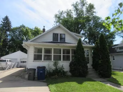 412 11th St N, Moorhead, MN 56560