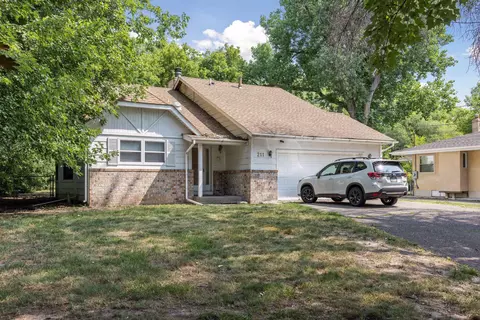 211 Mccarron St, Roseville, MN 55113