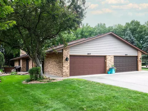 2817 Robinwood Way, Woodbury, MN 55125