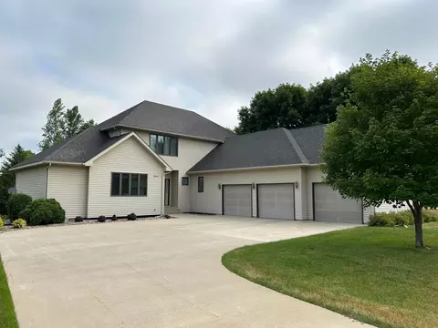 506 11th Ave NW, Waseca, MN 56093