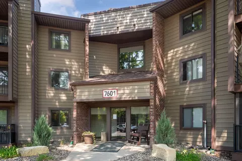 7601 W 101st St #211, Bloomington, MN 55438